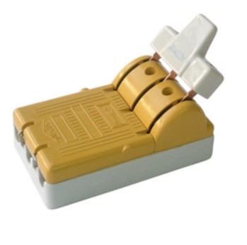 [5085] CUCHILLA DE INTERRUPTOR DE PORCELANA 3X30A 1 TIRO